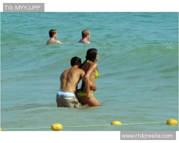 阳光沙滩与足球明星的激情碰撞尽享夏日运动的无限乐趣 阳光沙滩与足球明星的激情碰撞尽享夏日运动的无限乐趣