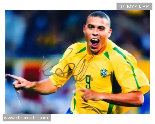 历届足球明星风采回顾珍贵照片集锦展现传奇球员的辉煌瞬间 历届足球明星风采回顾珍贵照片集锦展现传奇球员的辉煌瞬间